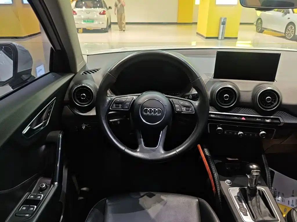 Audi Q2L e-tron — миниатюра 7