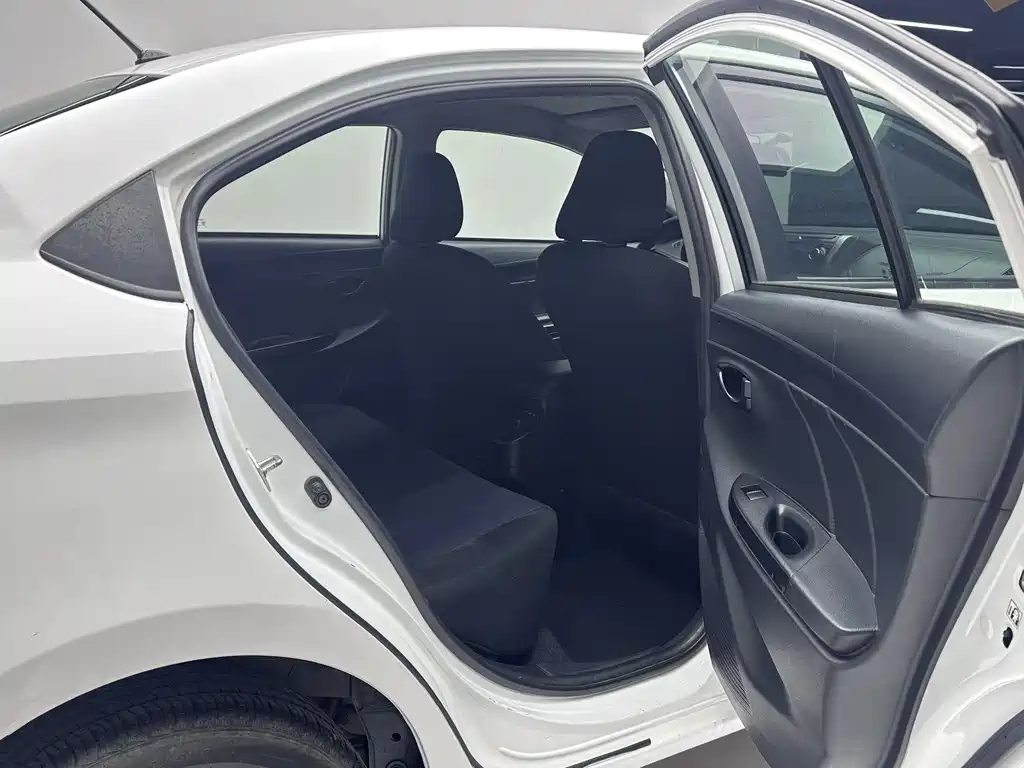 TOYOTA YARIS L TO ENJOY