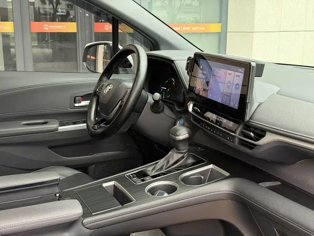Toyota Sienna — миниатюра 8