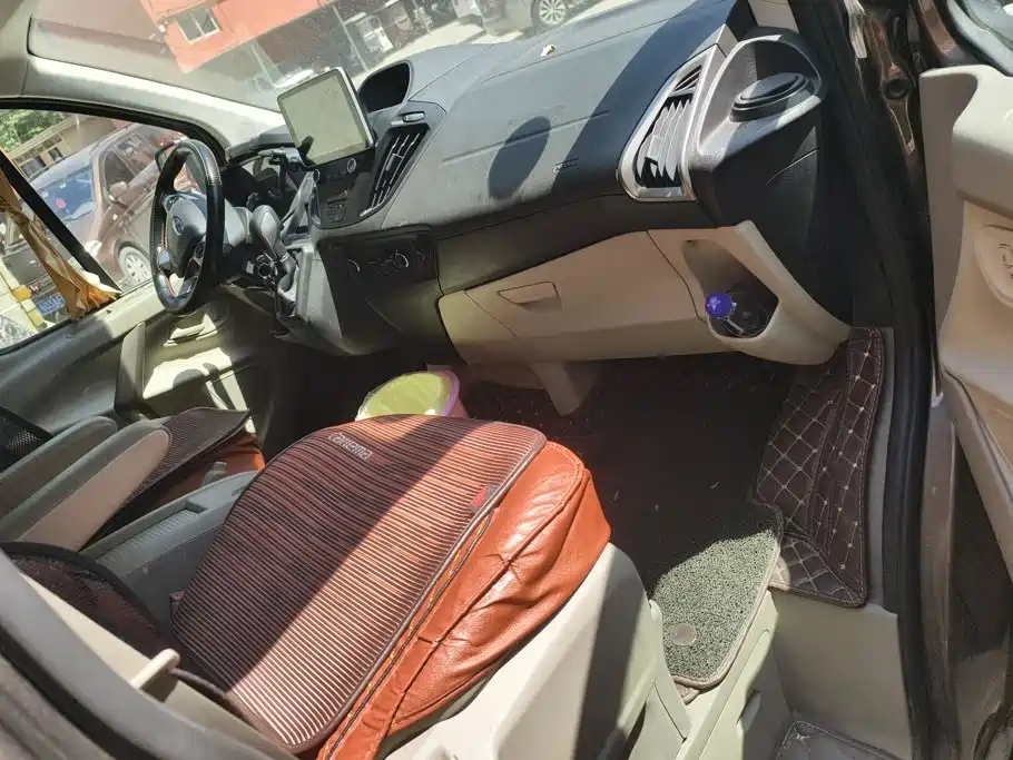 Ford Tourneo — миниатюра 8