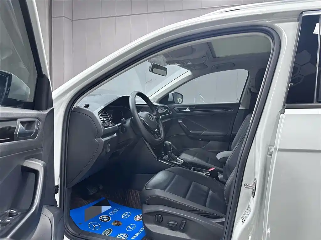 Volkswagen T-Roc 2022 280TSI DSG PLUS