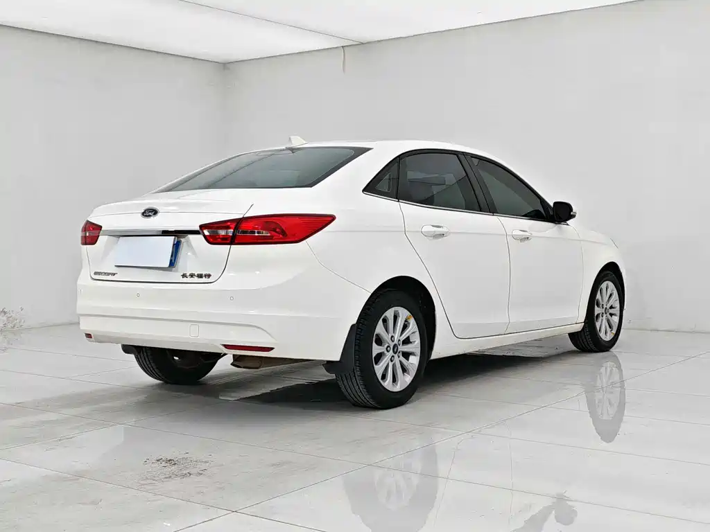 Ford Escort 2015 1.5L AT Fashion