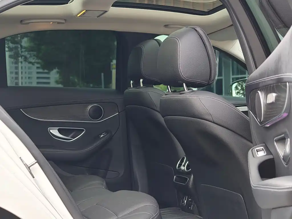 Mercedes-Benz C-Class — миниатюра 10