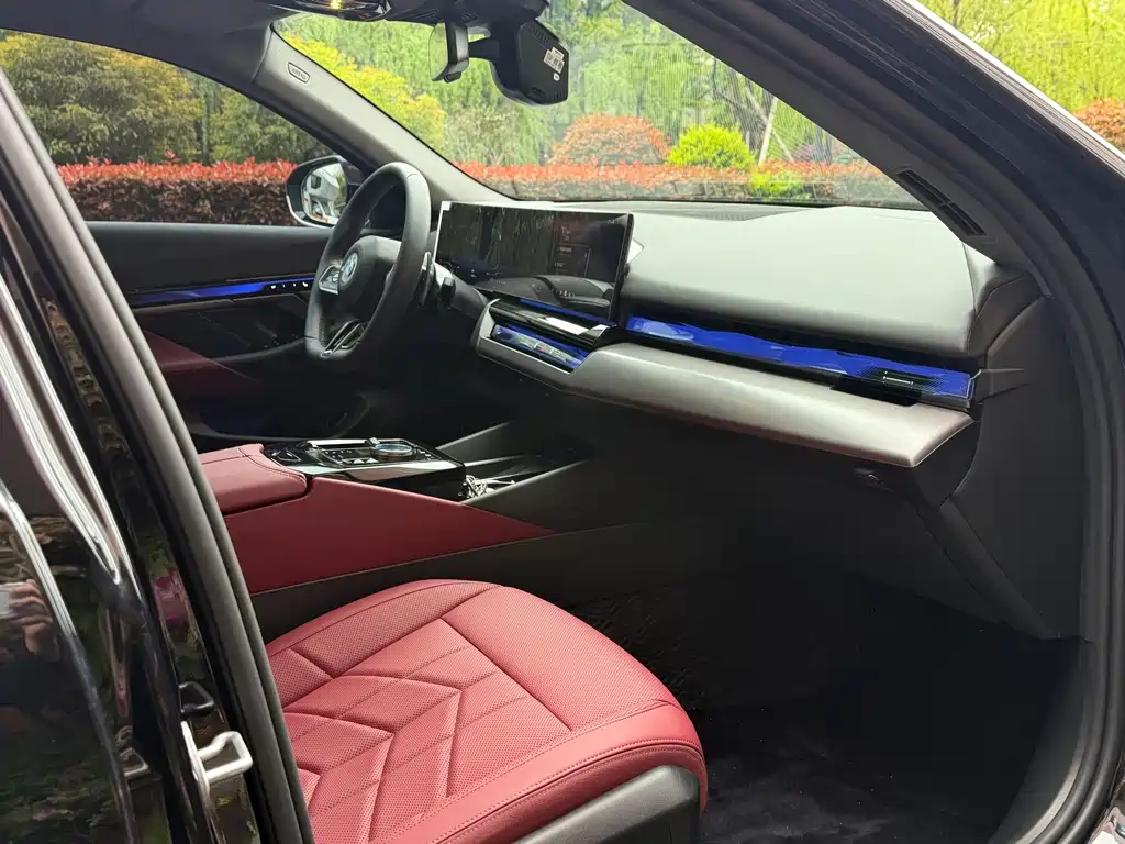 BMW 5 Series — миниатюра 8