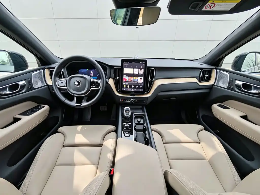 Volvo XC60 - фото 4