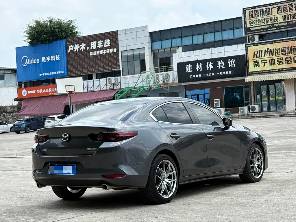 Mazda 3 Axela - фото 4