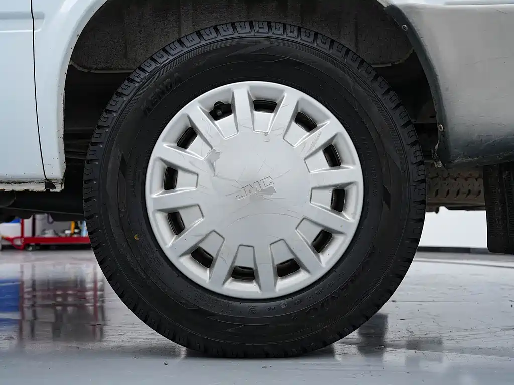 JMC Tesla — миниатюра 15