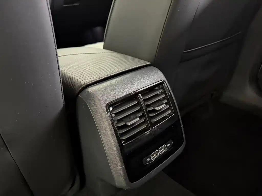 Volkswagen Sagitar — миниатюра 16