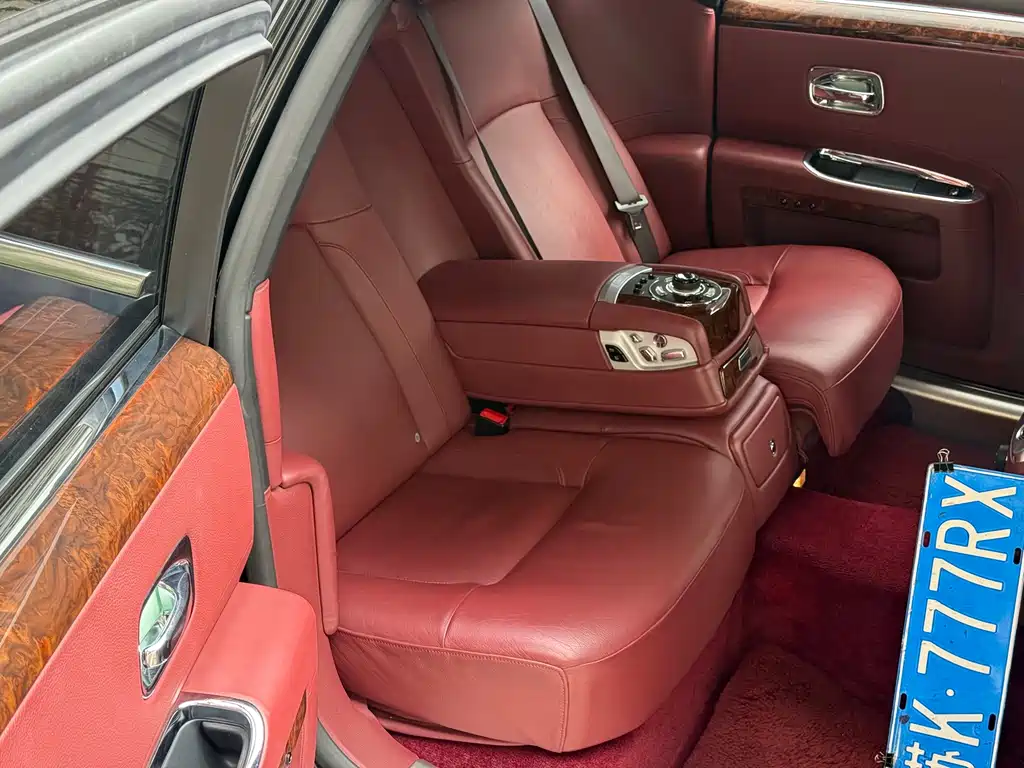 Rolls-Royce Ghost — миниатюра 6