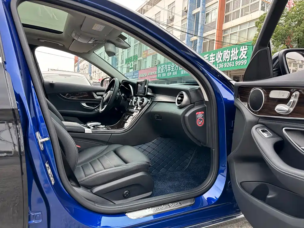 Mercedes-Benz C-Class — миниатюра 12