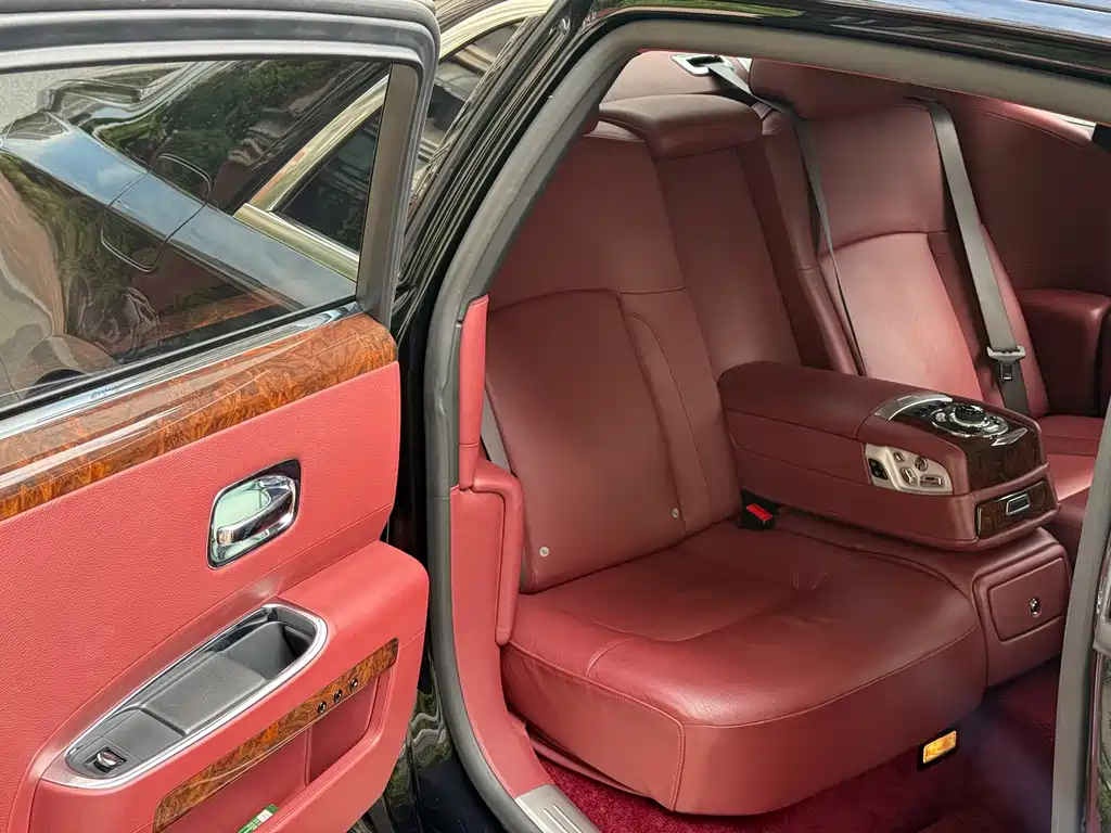 Rolls-Royce Ghost — миниатюра 8