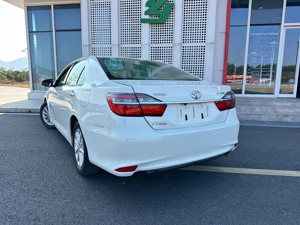 TOYOTA CAMRY