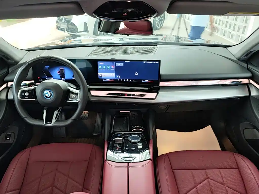 BMW i5 — миниатюра 10