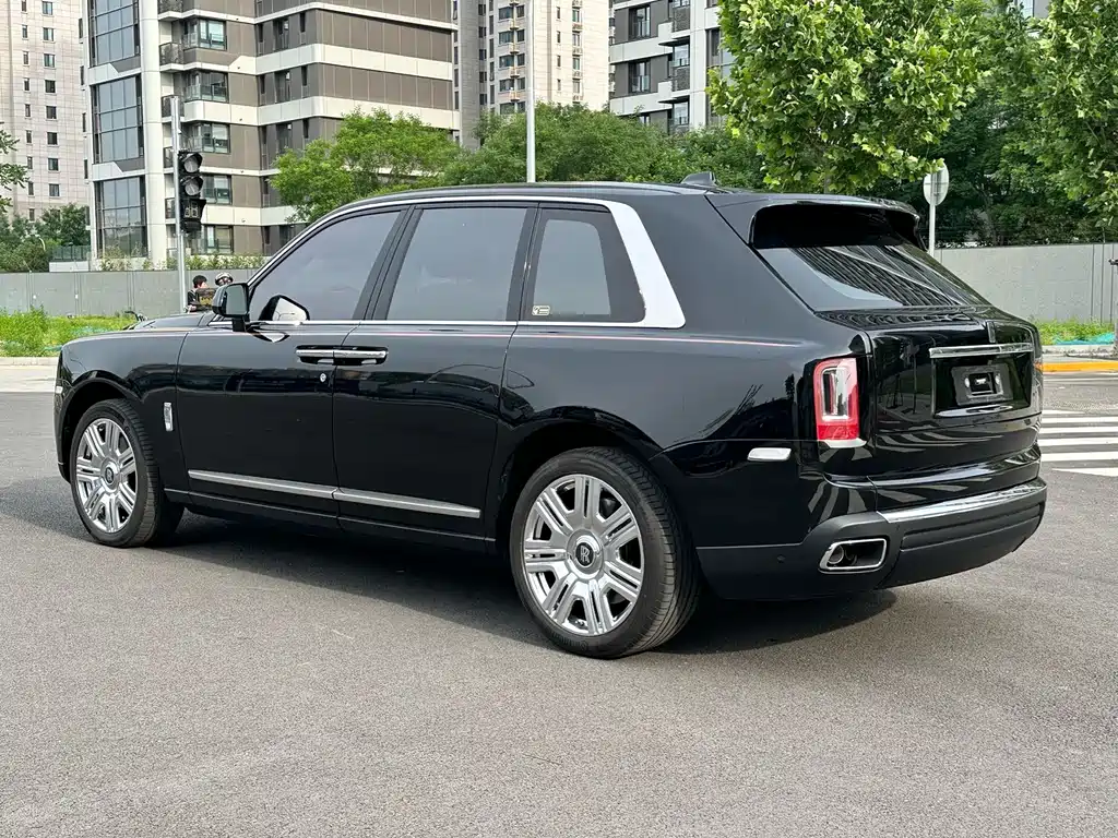 Rolls-Royce Cullinan 2018 мест