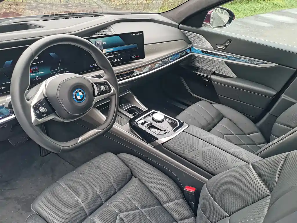 BMW i7 2023 xDrive60L Luxury