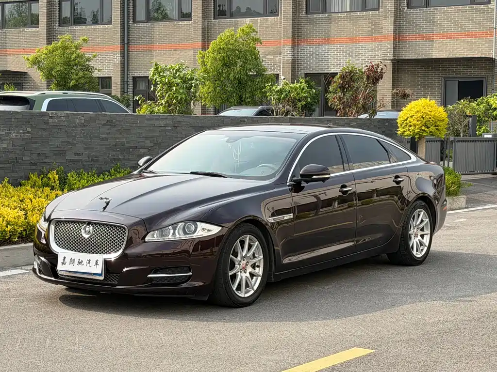 Jaguar XJ