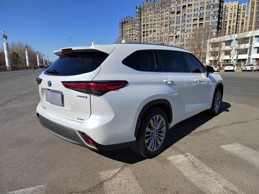 TOYOTA HIGHLANDER
