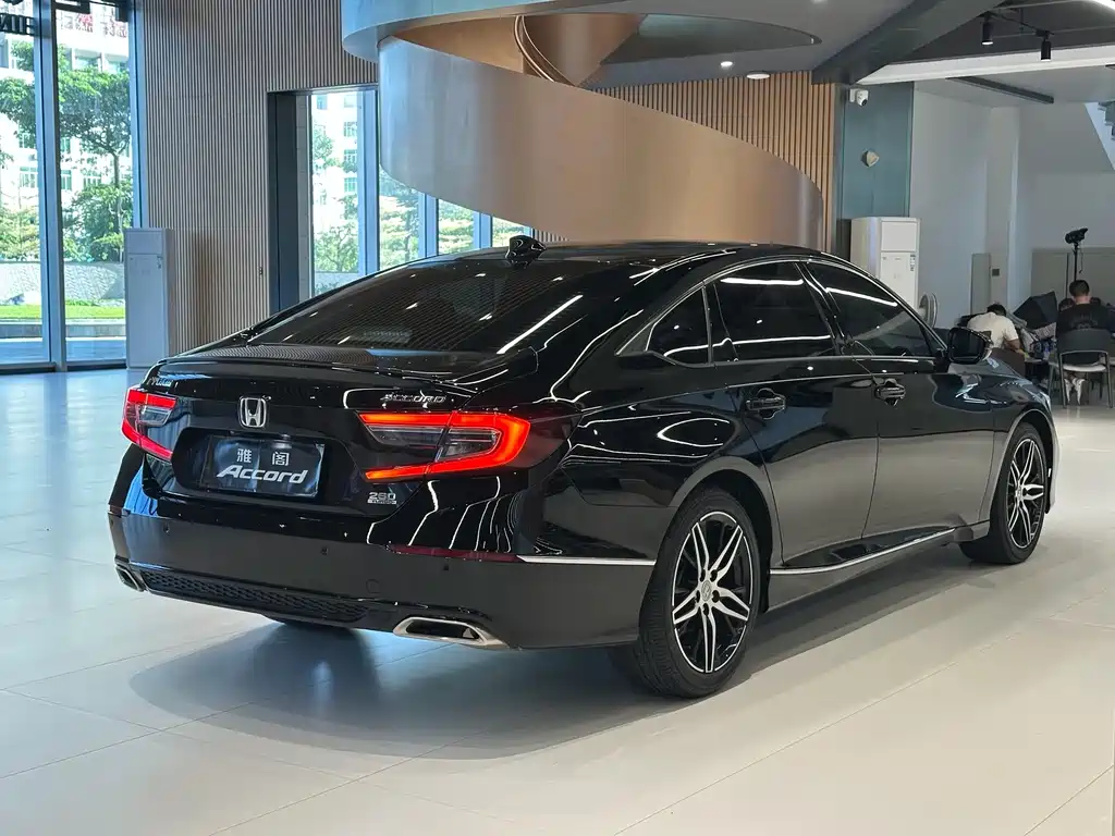 Honda Accord — миниатюра 9