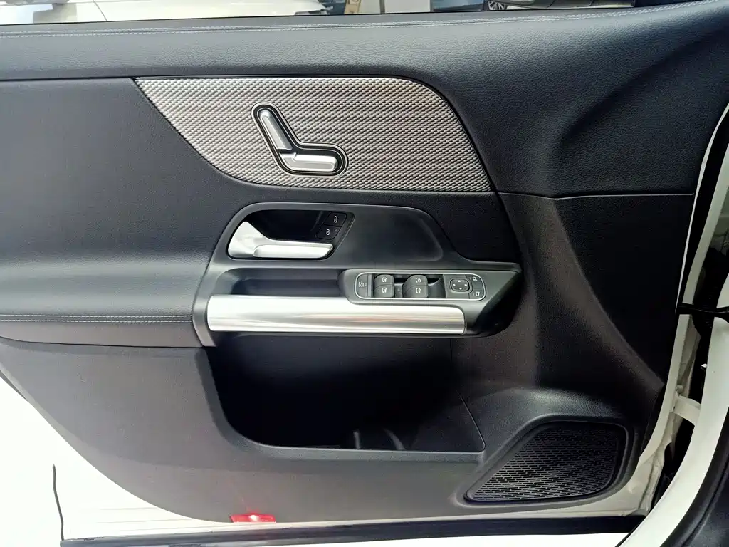 Mercedes-Benz GLA — миниатюра 14