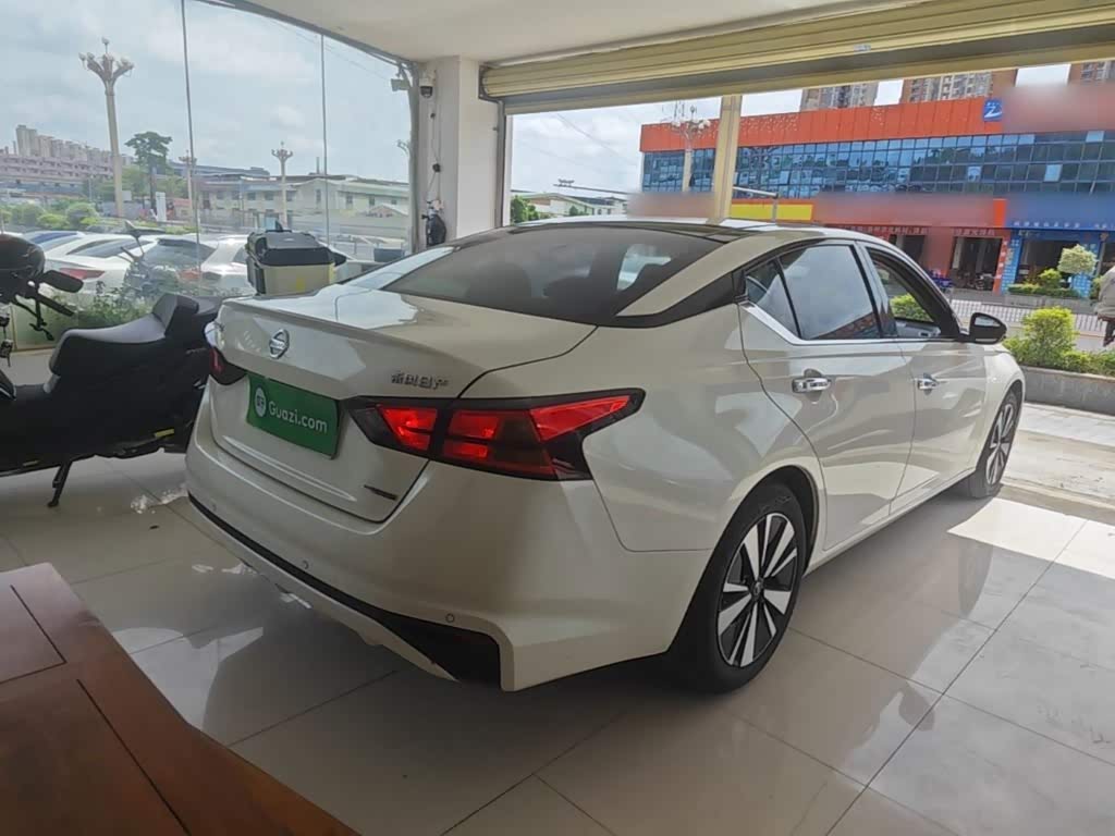 Nissan Teana 2.0 л 2021 г. Белый, пробег 32100 км