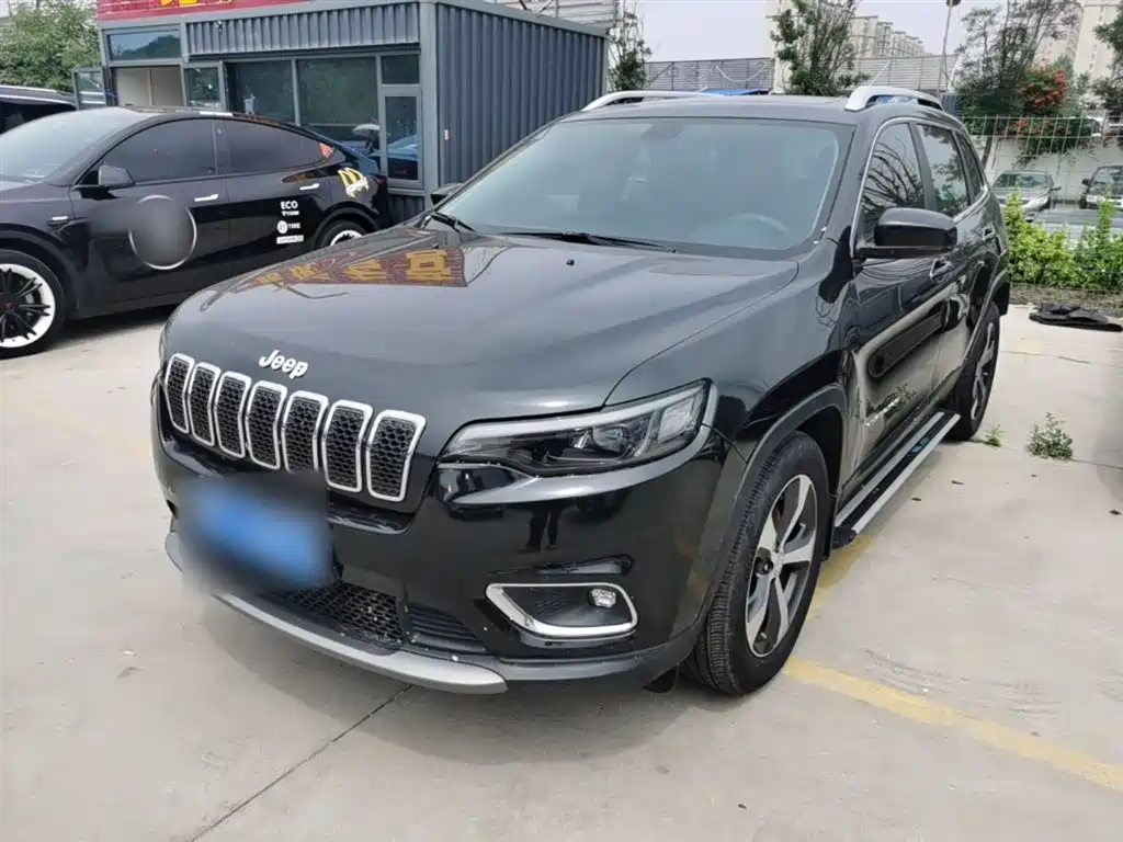 Купить Jeep Cherokee