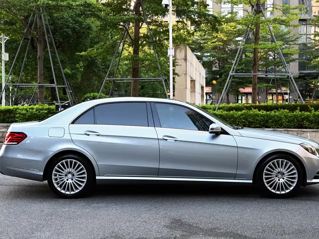 Mercedes-Benz E-Class — миниатюра 6