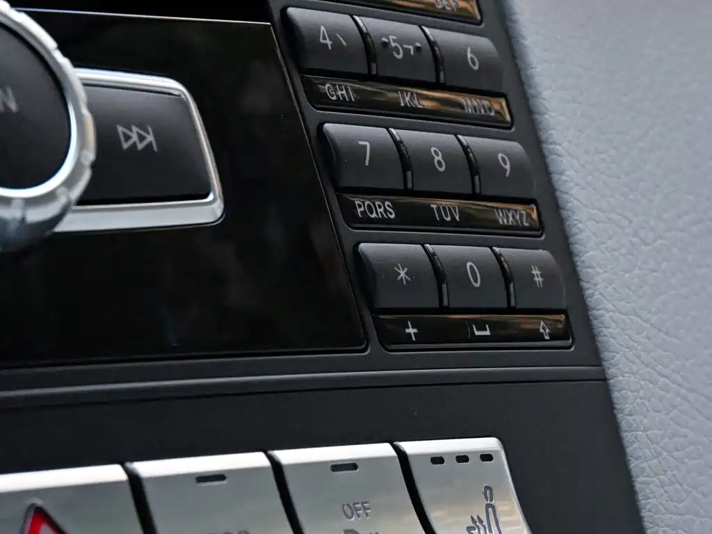 Mercedes-Benz E-Class — миниатюра 20