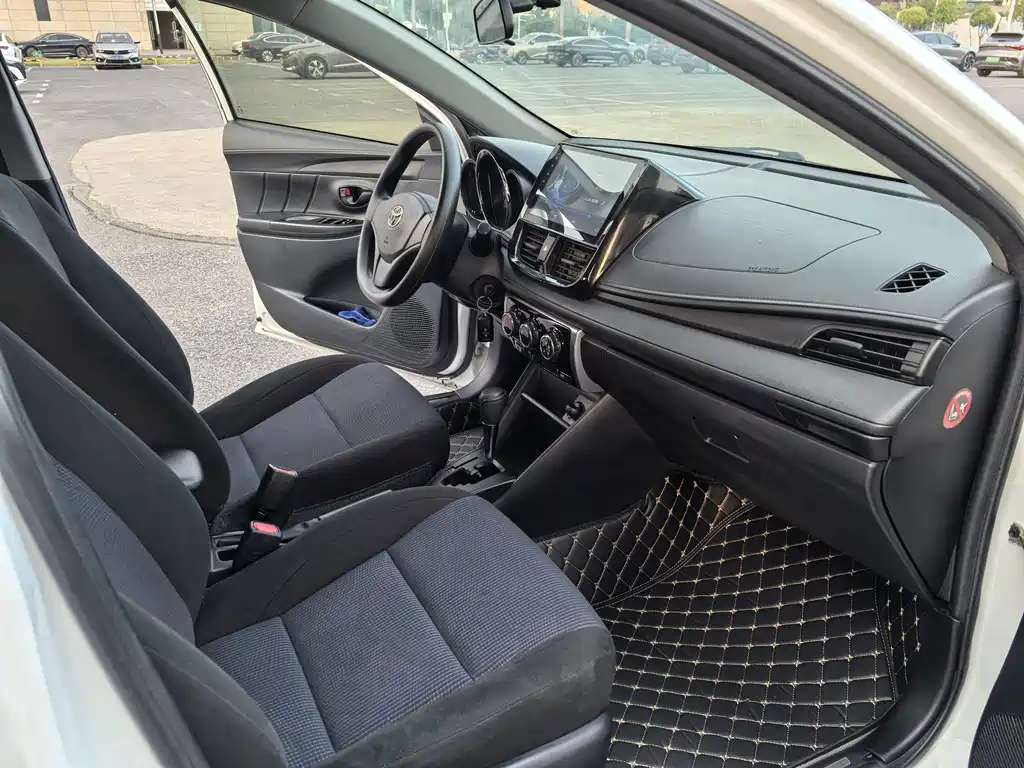 Toyota Yaris L — миниатюра 12
