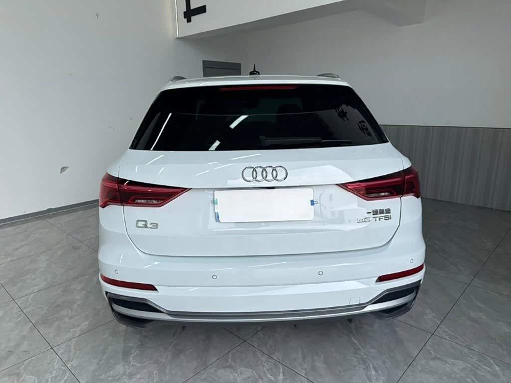 Audi Q3 1.4 л 2022 г. Белый, пробег 28000 км