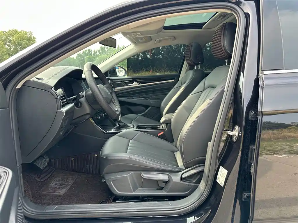 Volkswagen Passat 2022 280TSI
