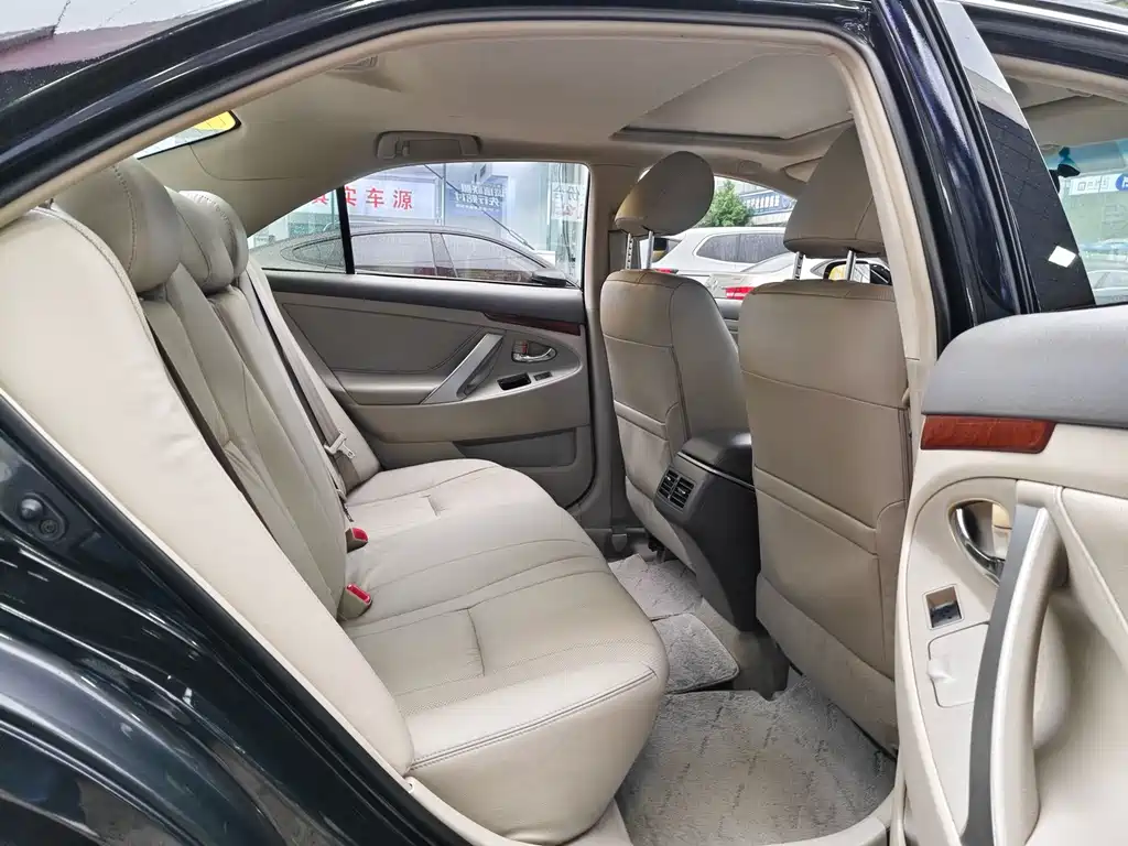 Toyota Camry — миниатюра 10