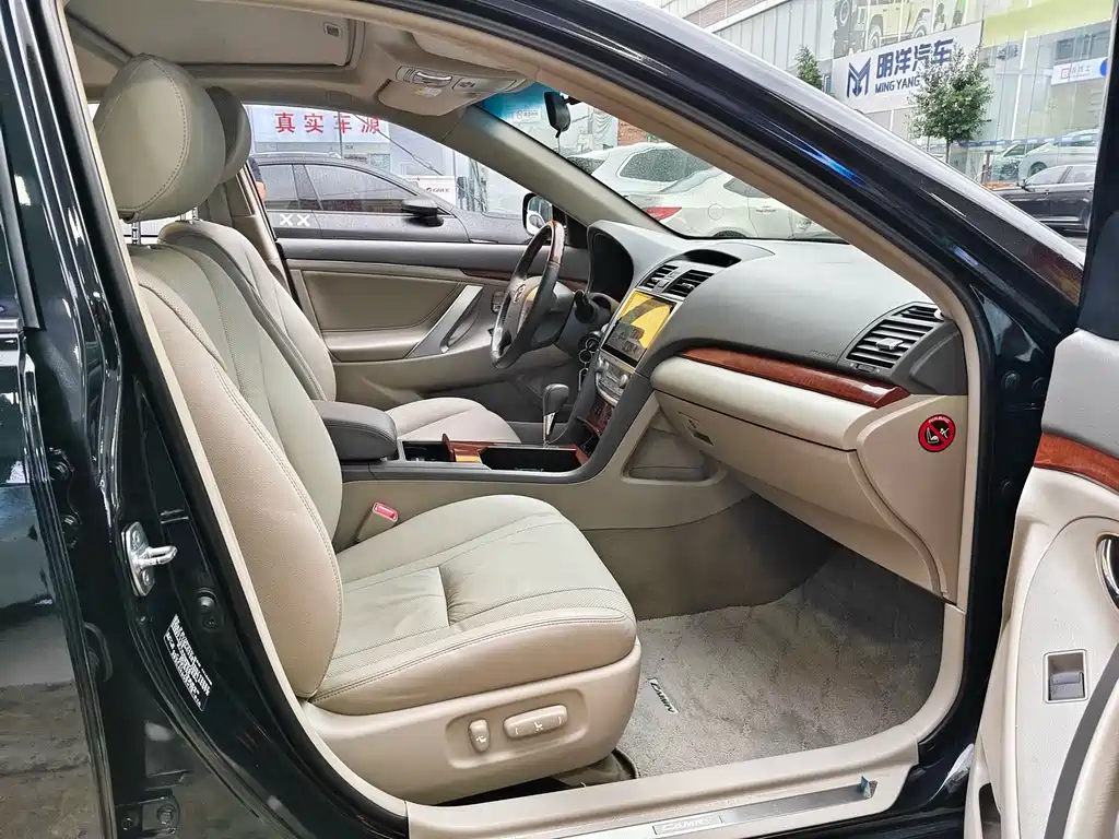 Toyota Camry — миниатюра 9