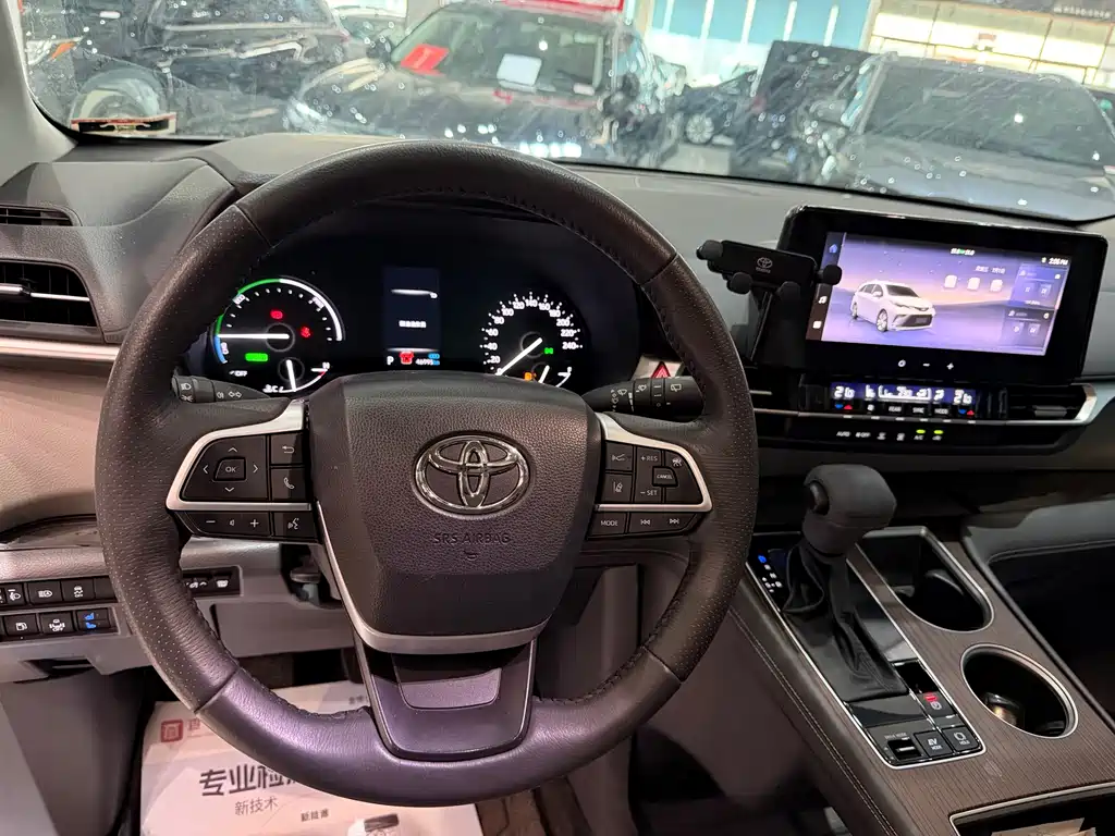 Toyota Granvia 2024 2.5L Comfort