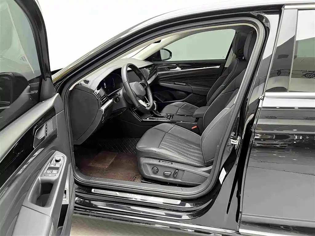 Volkswagen Passat PHEV — миниатюра 6