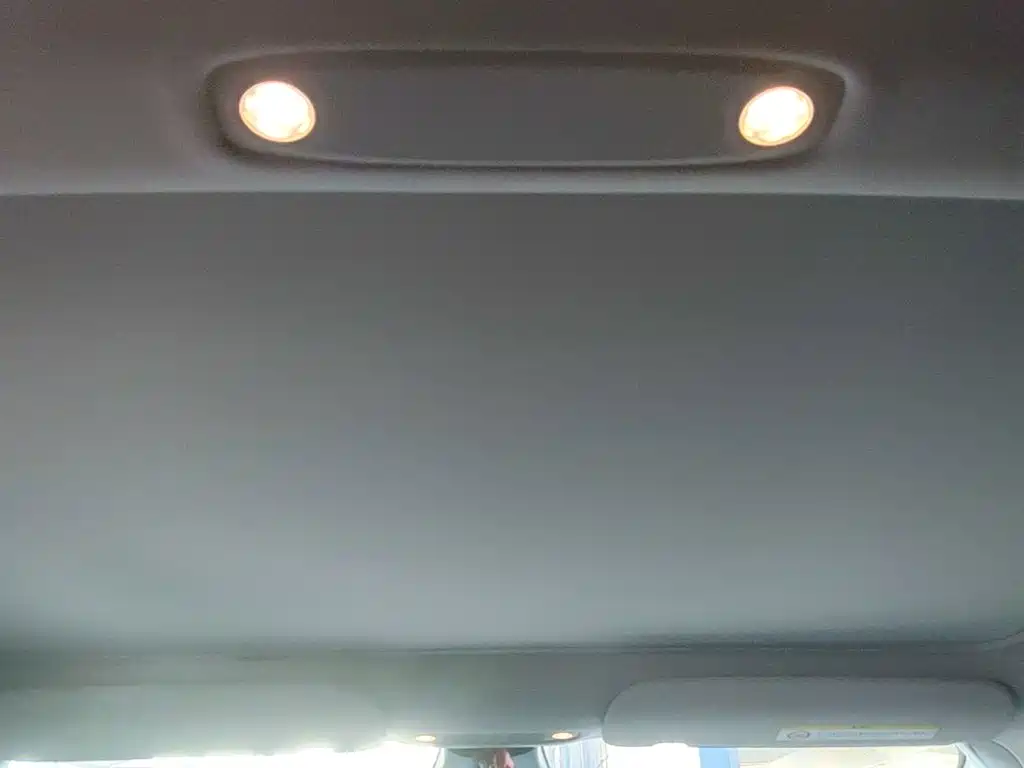 Tesla Model 3 — миниатюра 18