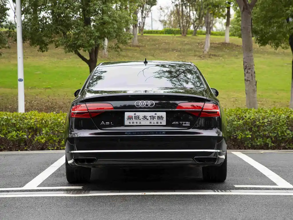 AUDI  A8