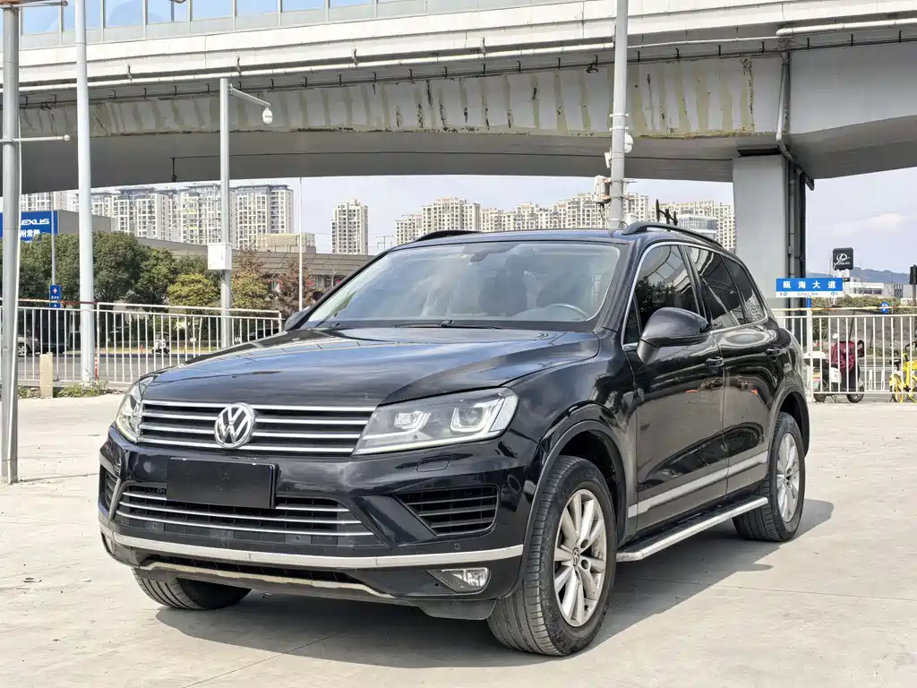VOLKSWAGEN TOUAREG