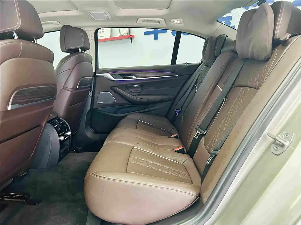BMW 5 Series — миниатюра 23