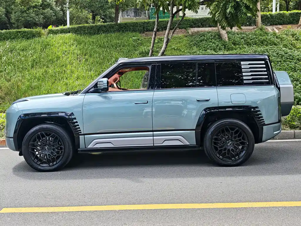 Yangwang U8 2023 Luxury
