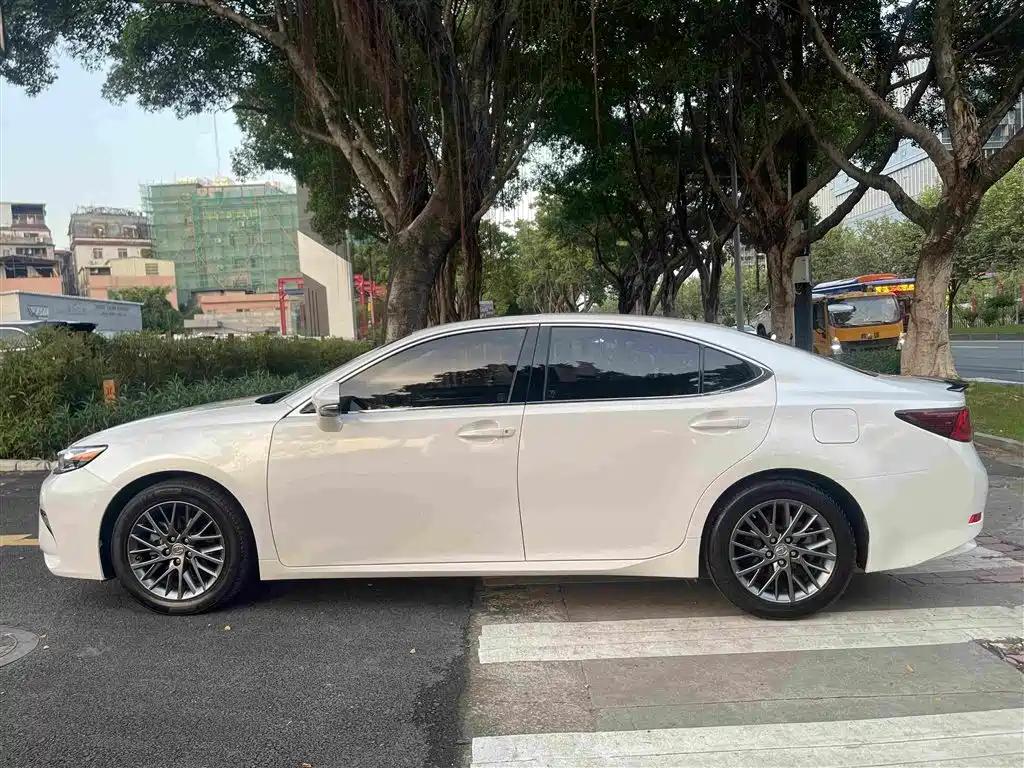Lexus ES — миниатюра 4