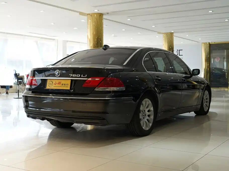 BMW 7 Series — миниатюра 17