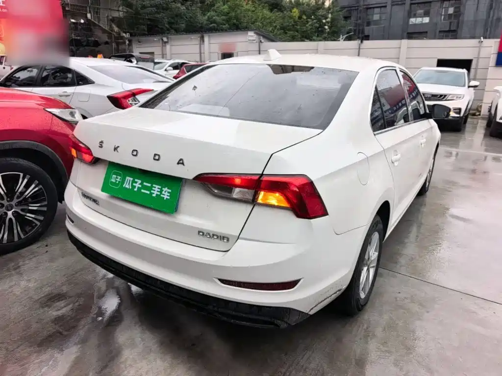 Skoda Rapid — миниатюра 7