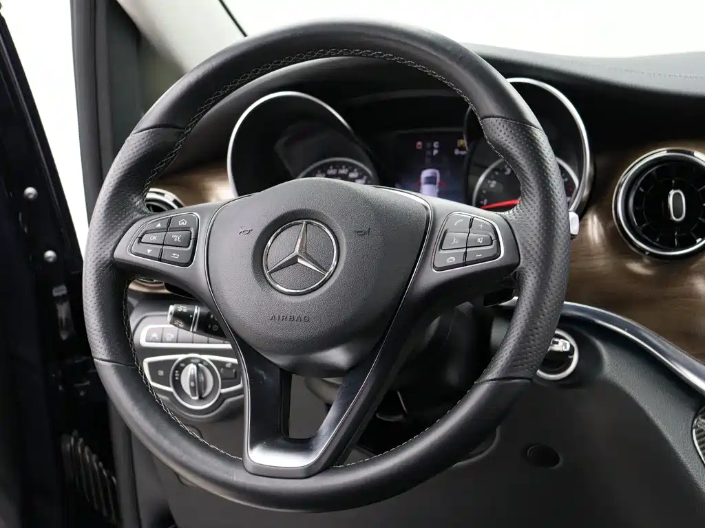 Mercedes-Benz V-Class — миниатюра 17