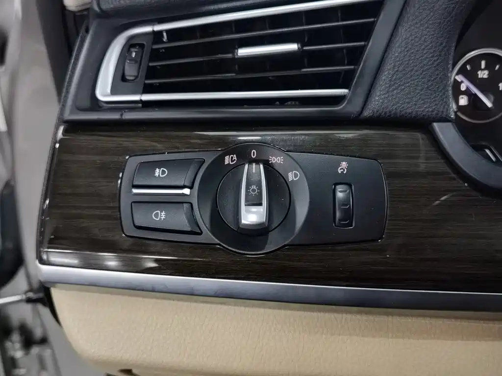 BMW 7 Series — миниатюра 21