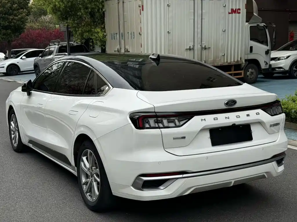 Ford Mondeo — миниатюра 8