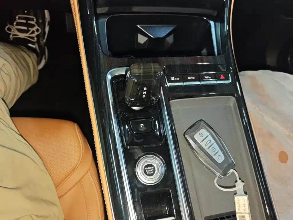 Geely Boyue L — миниатюра 14