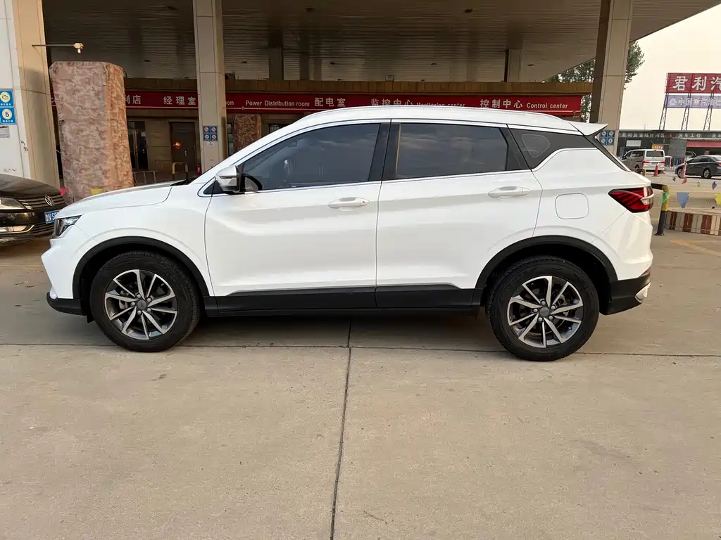 Geely Binyue — миниатюра 9