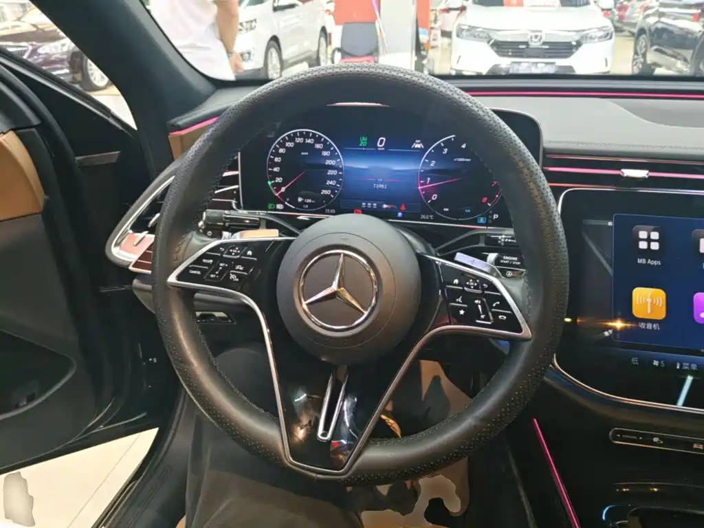 Mercedes-Benz E-Class — миниатюра 11