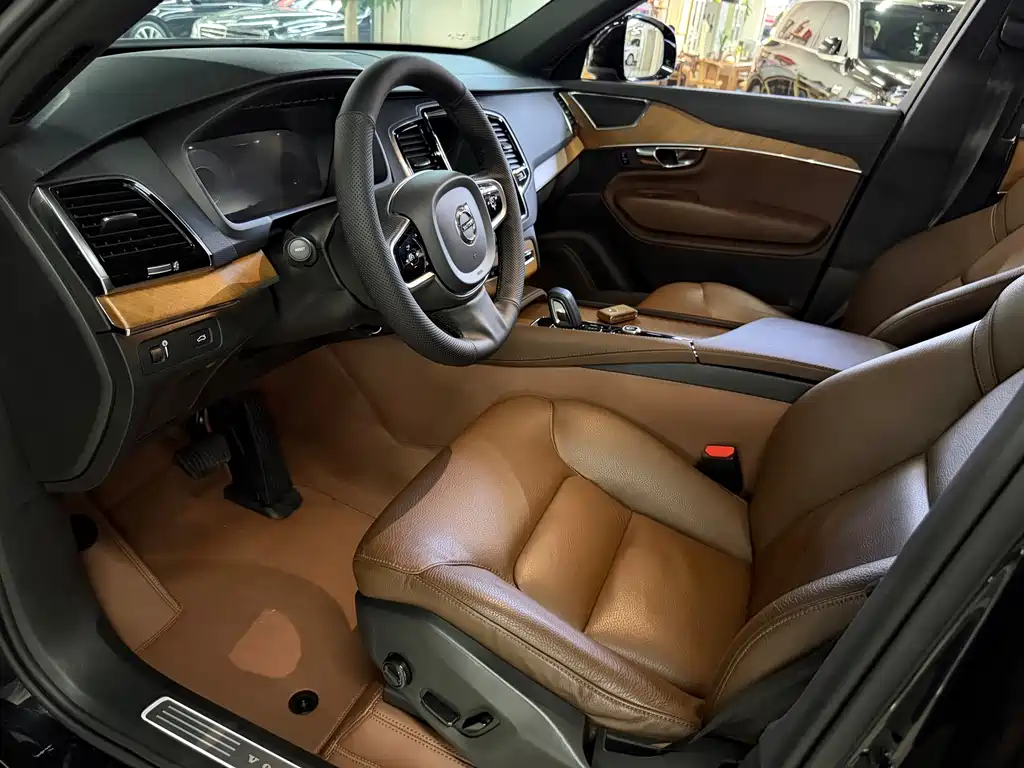Volvo XC90 2021 B6 Luxury 7 мест