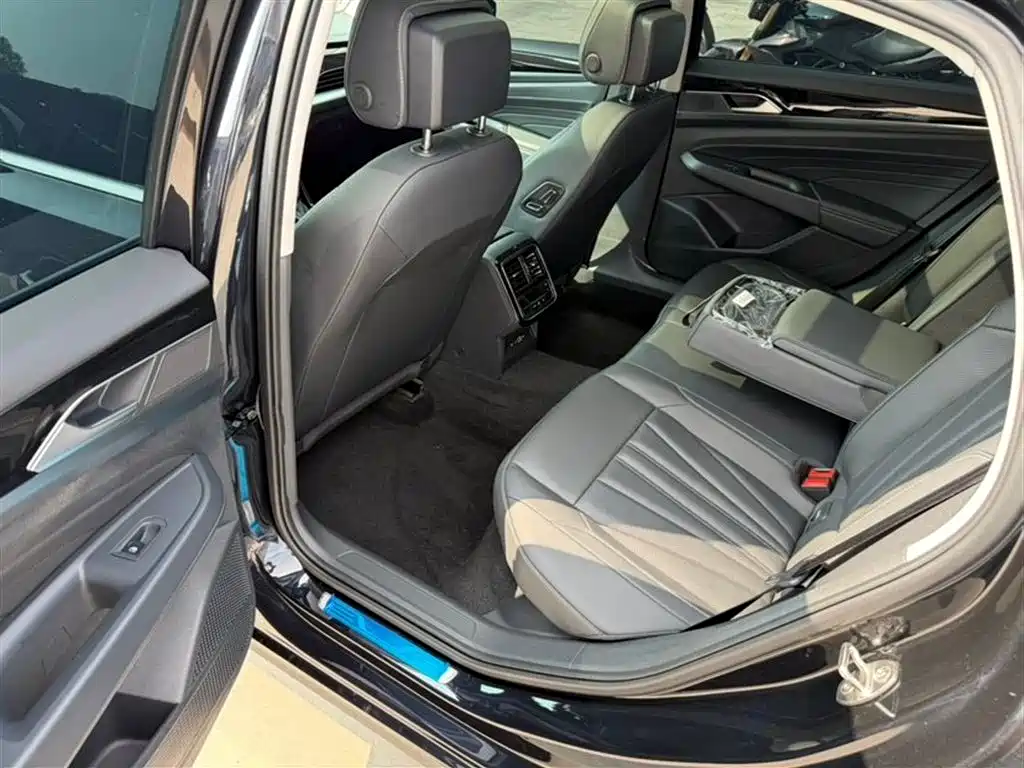 Volkswagen Passat 2025 330TSI Elite